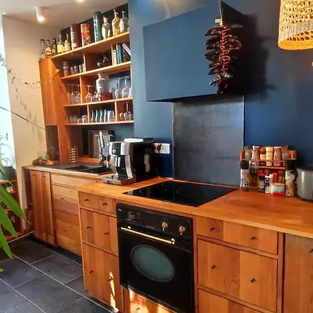 Atypical And Charming In Daire